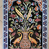 کاشی گل و مرغ و قالیچه مناسب برای ابنیه، بناها و فضاهای سنتی